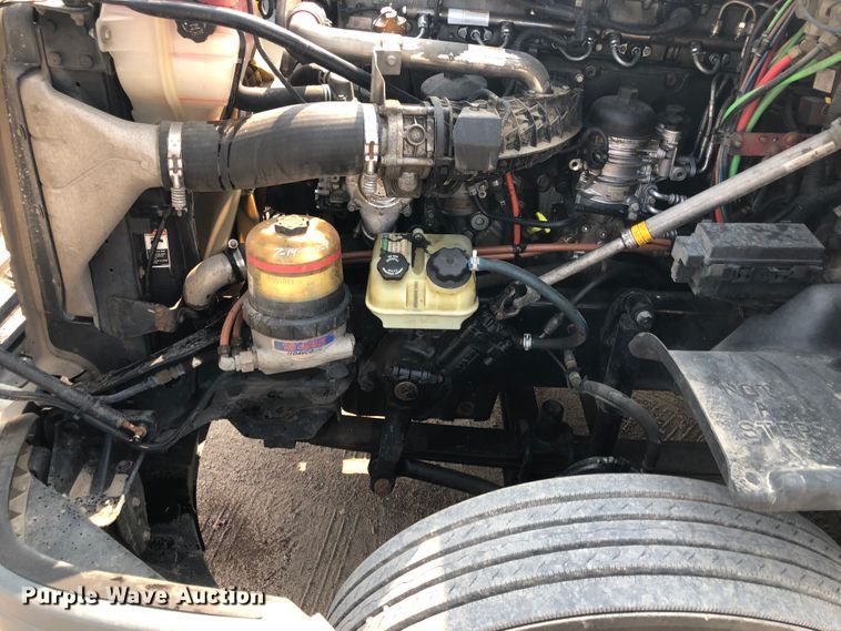 image for item DN1999 2016 Freightliner Cascadia 125  semi truck