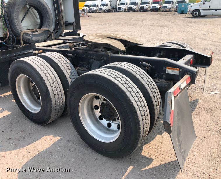 image for item DN1999 2016 Freightliner Cascadia 125  semi truck