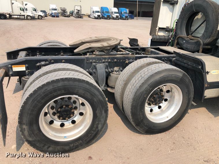 image for item DN1999 2016 Freightliner Cascadia 125  semi truck