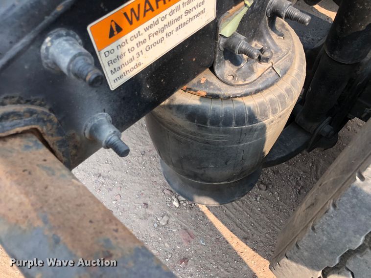 image for item DN1999 2016 Freightliner Cascadia 125  semi truck