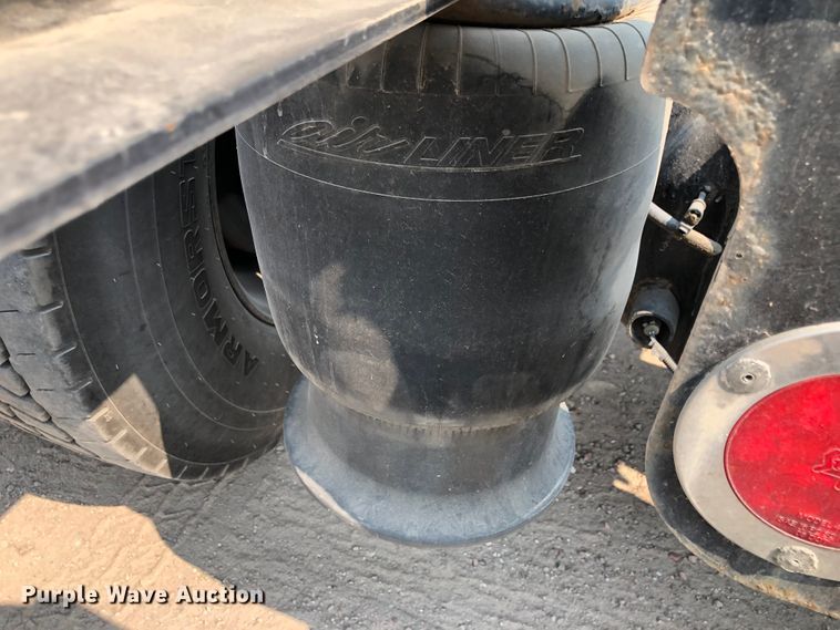 image for item DN1999 2016 Freightliner Cascadia 125  semi truck