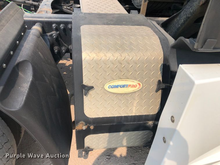 image for item DN1999 2016 Freightliner Cascadia 125  semi truck