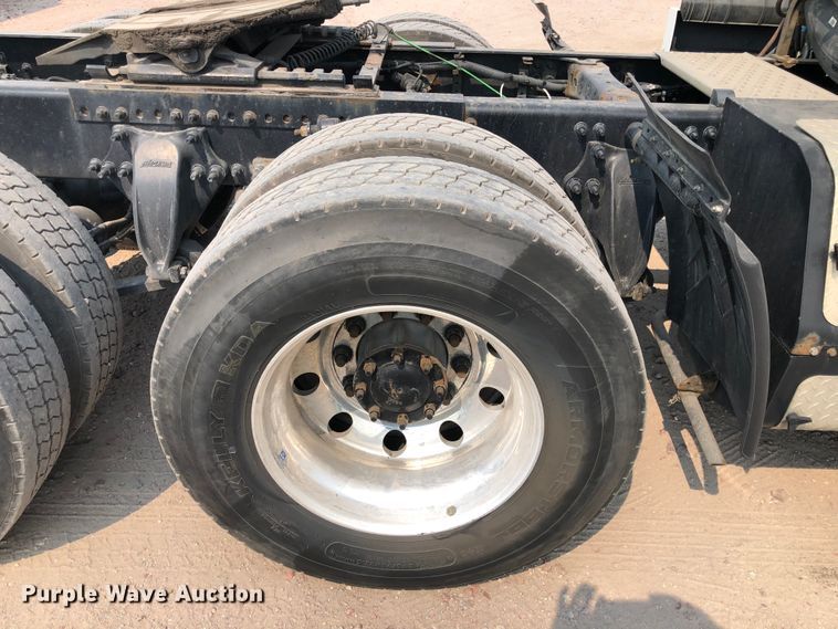 image for item DN1999 2016 Freightliner Cascadia 125  semi truck