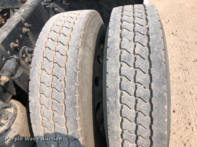 image for item DN1999 2016 Freightliner Cascadia 125  semi truck