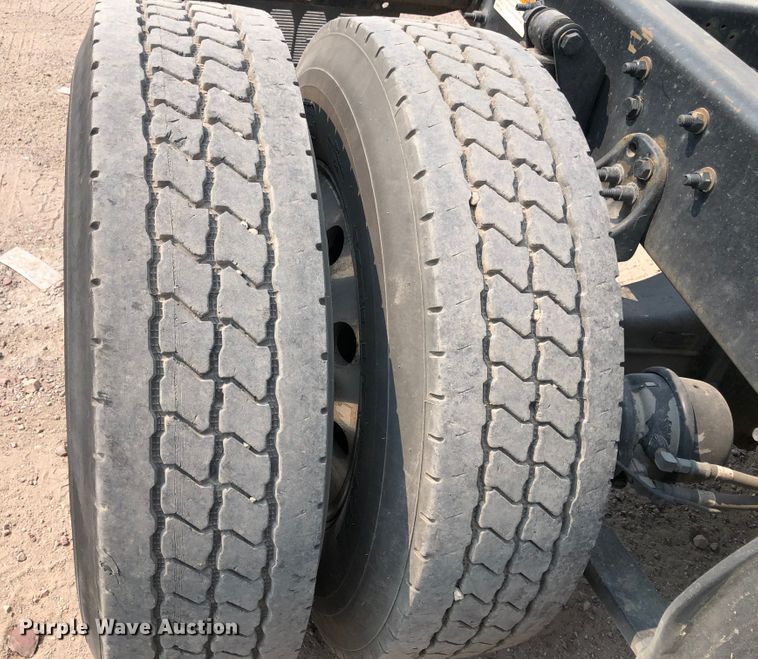 image for item DN1999 2016 Freightliner Cascadia 125  semi truck