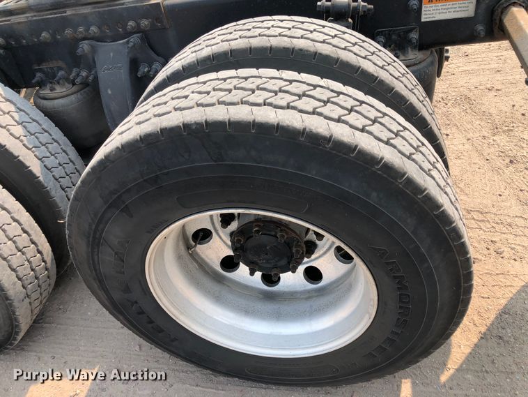 image for item DN1999 2016 Freightliner Cascadia 125  semi truck