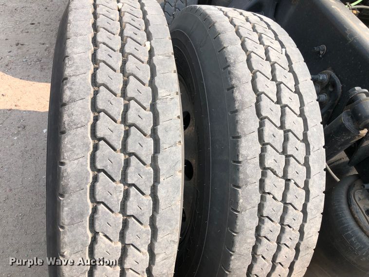 image for item DN1999 2016 Freightliner Cascadia 125  semi truck