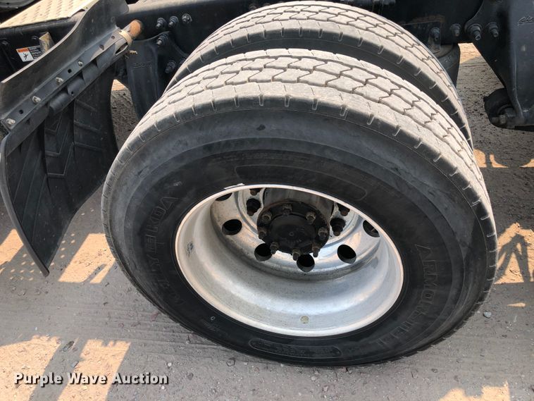 image for item DN1999 2016 Freightliner Cascadia 125  semi truck