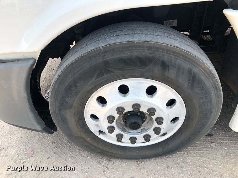 image for item DN1999 2016 Freightliner Cascadia 125  semi truck