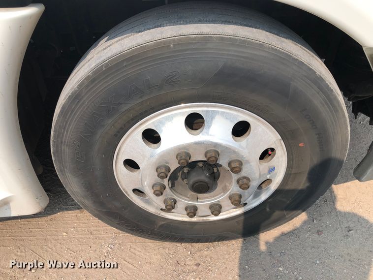 image for item DN1999 2016 Freightliner Cascadia 125  semi truck