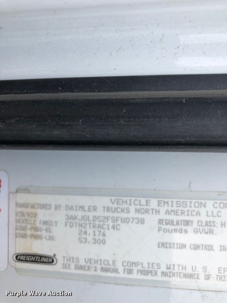 image for item DN2000 2015 Freightliner Cascadia 125  semi truck