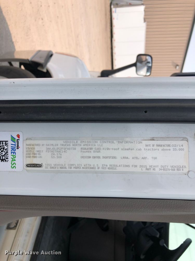 image for item DN2000 2015 Freightliner Cascadia 125  semi truck