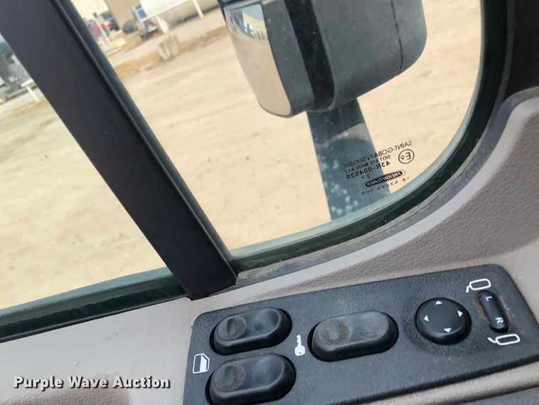 image for item DN2000 2015 Freightliner Cascadia 125  semi truck