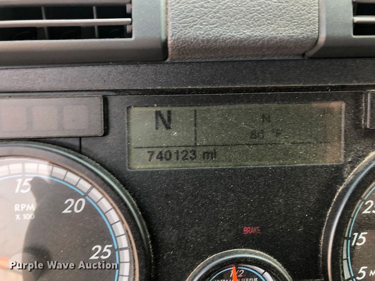 image for item DN2000 2015 Freightliner Cascadia 125  semi truck