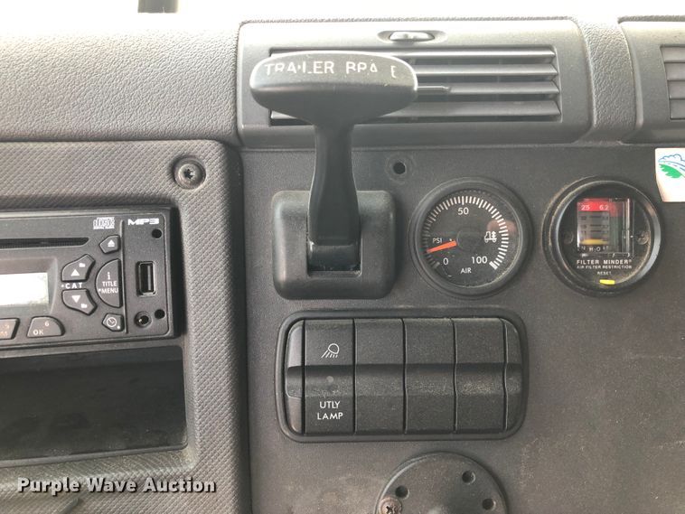 image for item DN2000 2015 Freightliner Cascadia 125  semi truck