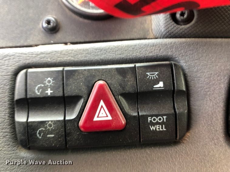 image for item DN2000 2015 Freightliner Cascadia 125  semi truck