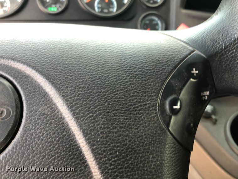 image for item DN2000 2015 Freightliner Cascadia 125  semi truck