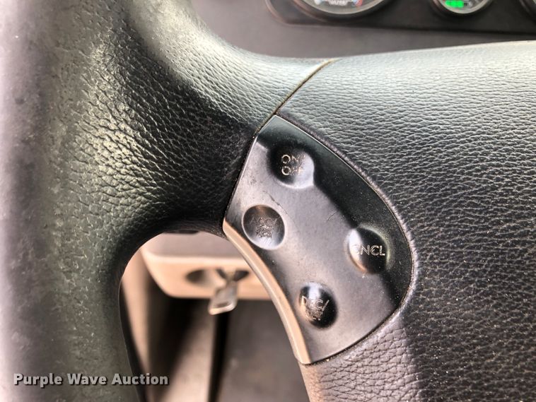 image for item DN2000 2015 Freightliner Cascadia 125  semi truck