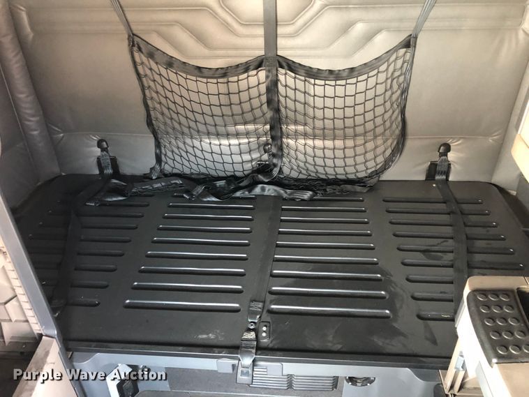 image for item DN2000 2015 Freightliner Cascadia 125  semi truck