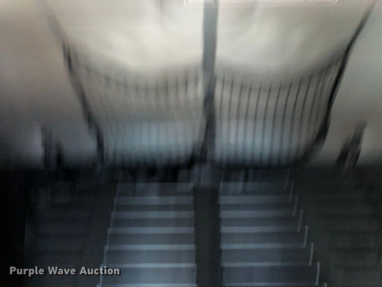 image for item DN2000 2015 Freightliner Cascadia 125  semi truck