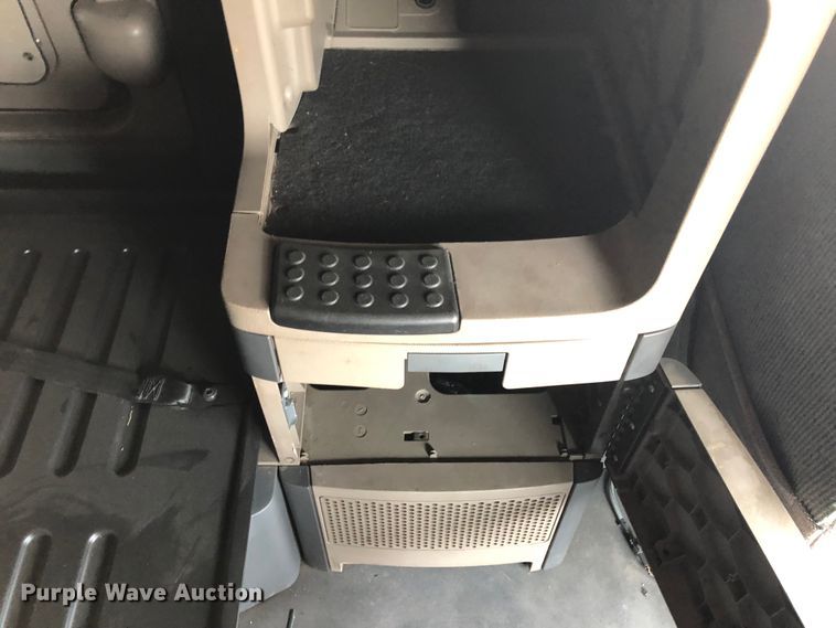 image for item DN2000 2015 Freightliner Cascadia 125  semi truck