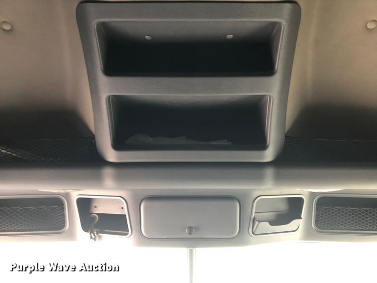 image for item DN2000 2015 Freightliner Cascadia 125  semi truck