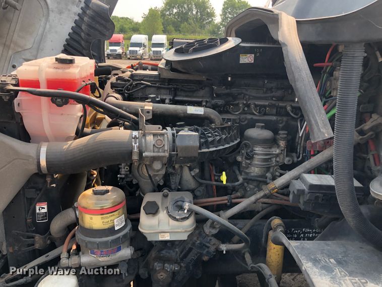 image for item DN2000 2015 Freightliner Cascadia 125  semi truck