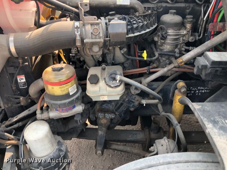 image for item DN2000 2015 Freightliner Cascadia 125  semi truck