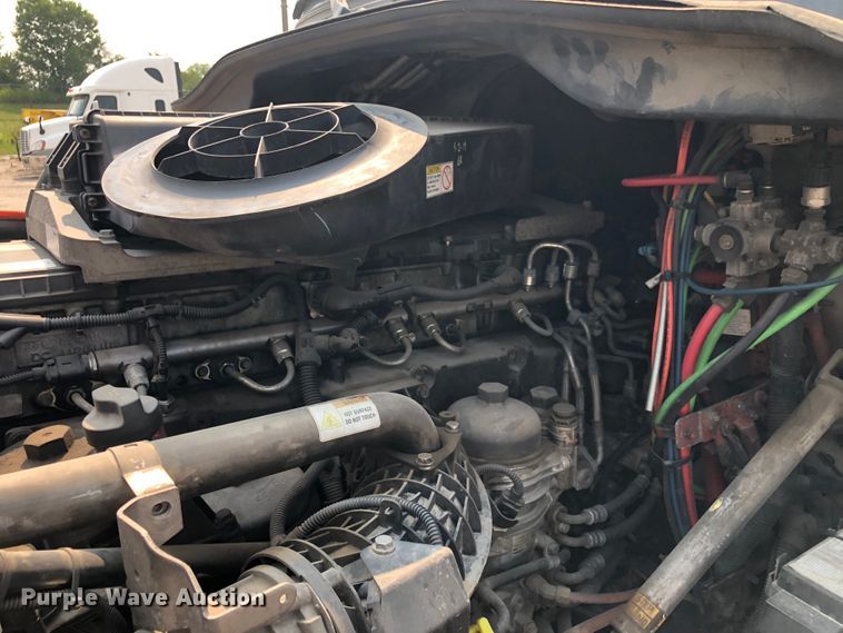 image for item DN2000 2015 Freightliner Cascadia 125  semi truck