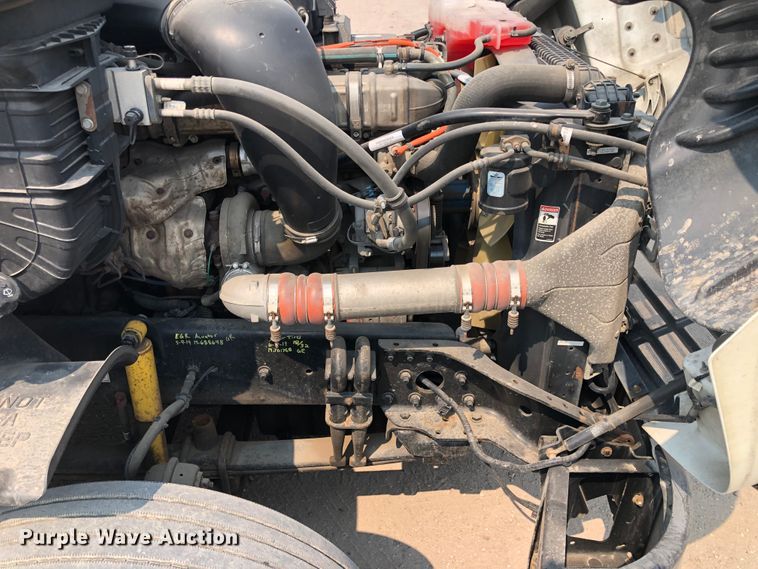 image for item DN2000 2015 Freightliner Cascadia 125  semi truck