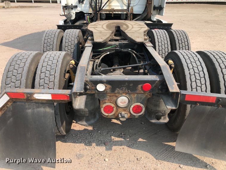 image for item DN2000 2015 Freightliner Cascadia 125  semi truck