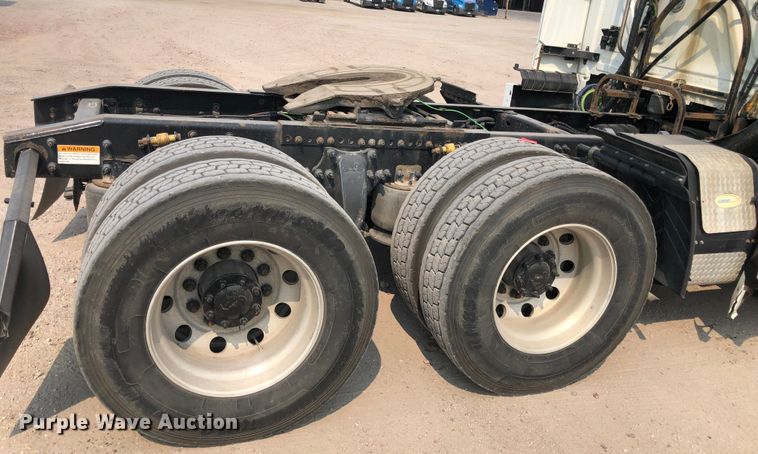 image for item DN2000 2015 Freightliner Cascadia 125  semi truck