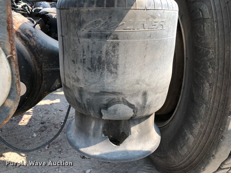 image for item DN2000 2015 Freightliner Cascadia 125  semi truck