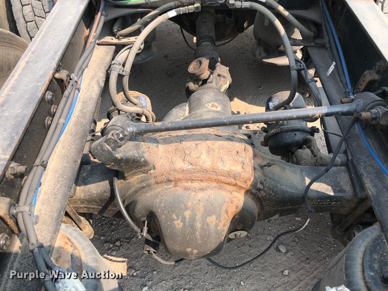 image for item DN2000 2015 Freightliner Cascadia 125  semi truck