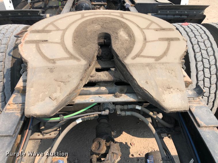 image for item DN2000 2015 Freightliner Cascadia 125  semi truck