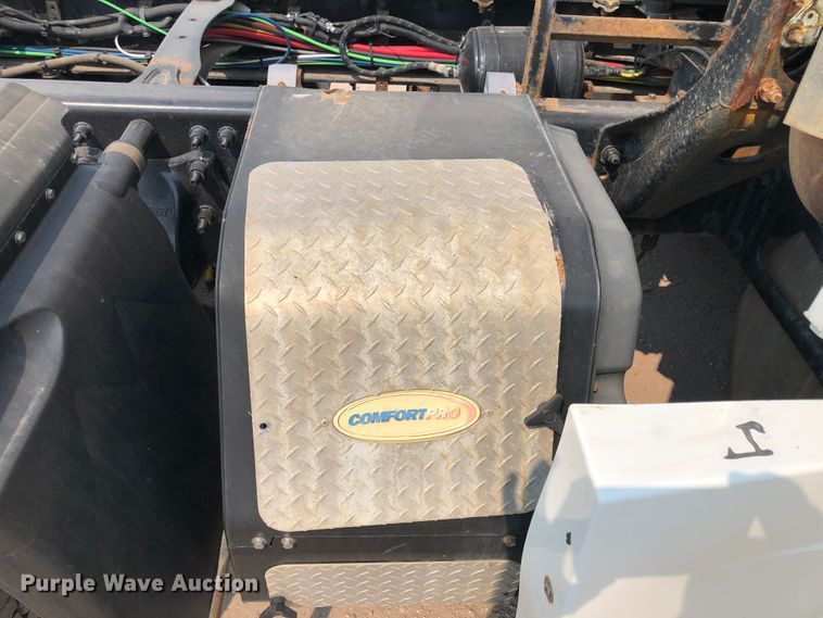 image for item DN2000 2015 Freightliner Cascadia 125  semi truck