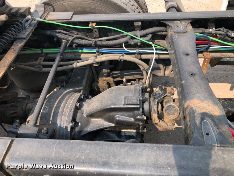 image for item DN2000 2015 Freightliner Cascadia 125  semi truck