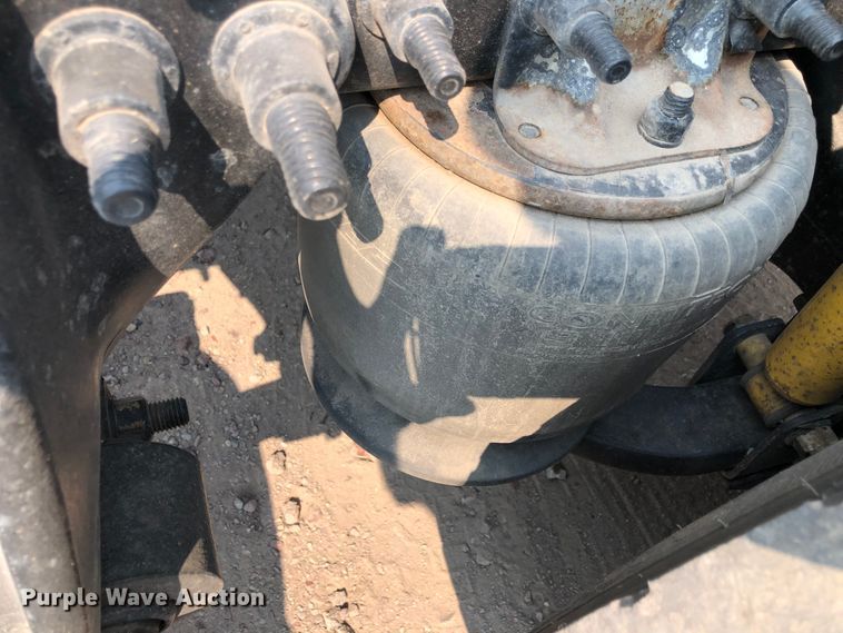 image for item DN2000 2015 Freightliner Cascadia 125  semi truck