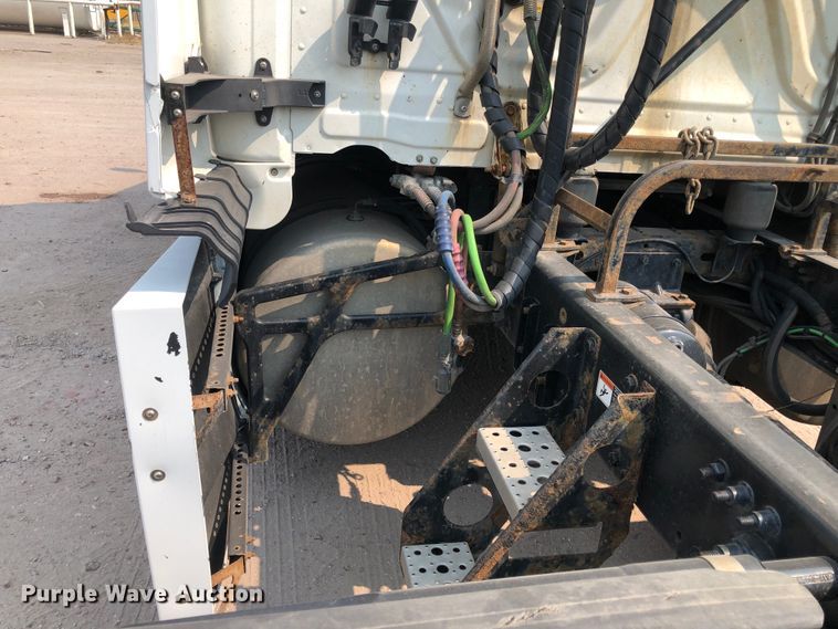 image for item DN2000 2015 Freightliner Cascadia 125  semi truck