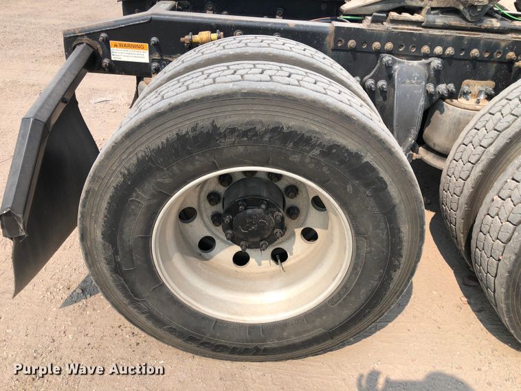 image for item DN2000 2015 Freightliner Cascadia 125  semi truck