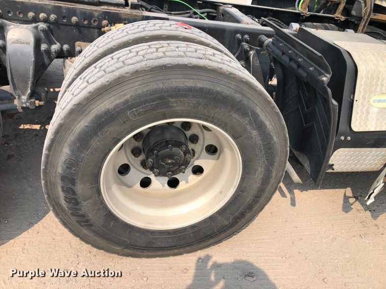 image for item DN2000 2015 Freightliner Cascadia 125  semi truck