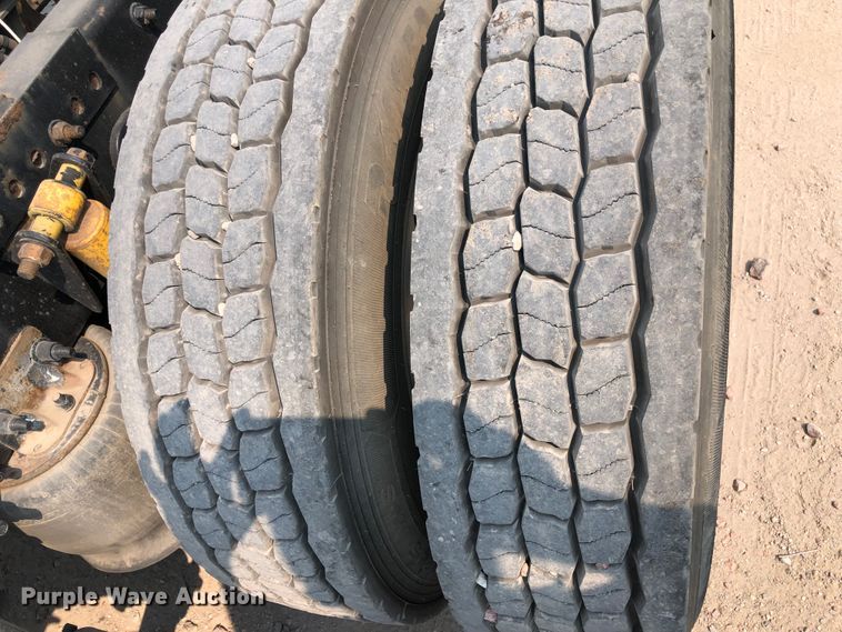 image for item DN2000 2015 Freightliner Cascadia 125  semi truck