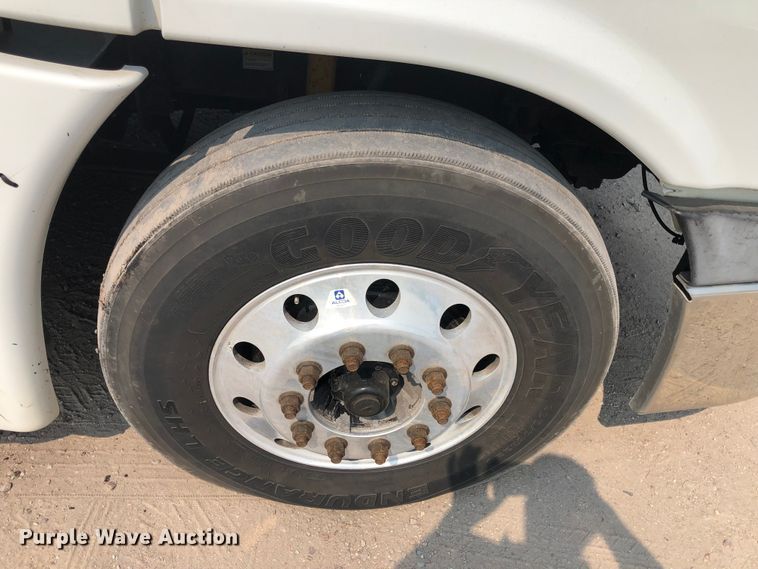 image for item DN2000 2015 Freightliner Cascadia 125  semi truck