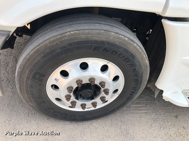 image for item DN2000 2015 Freightliner Cascadia 125  semi truck