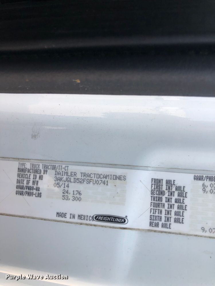 image for item DN2001 2015 Freightliner Cascadia 125  semi truck