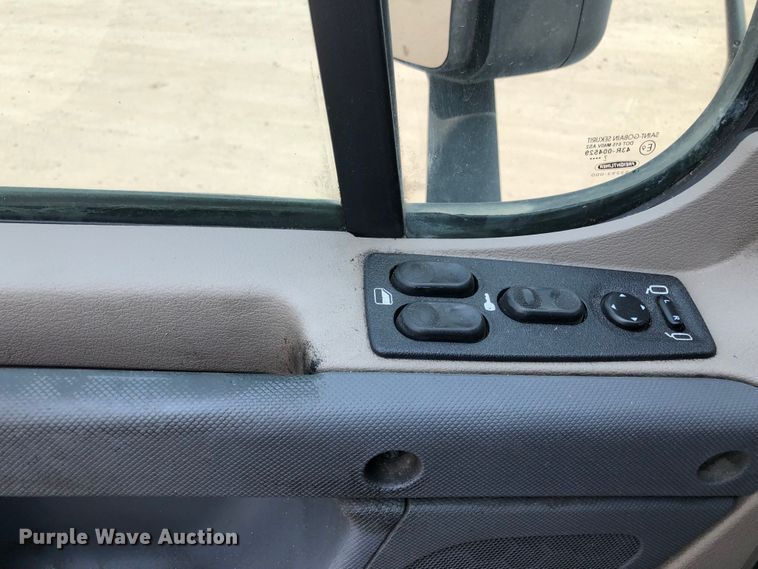 image for item DN2001 2015 Freightliner Cascadia 125  semi truck