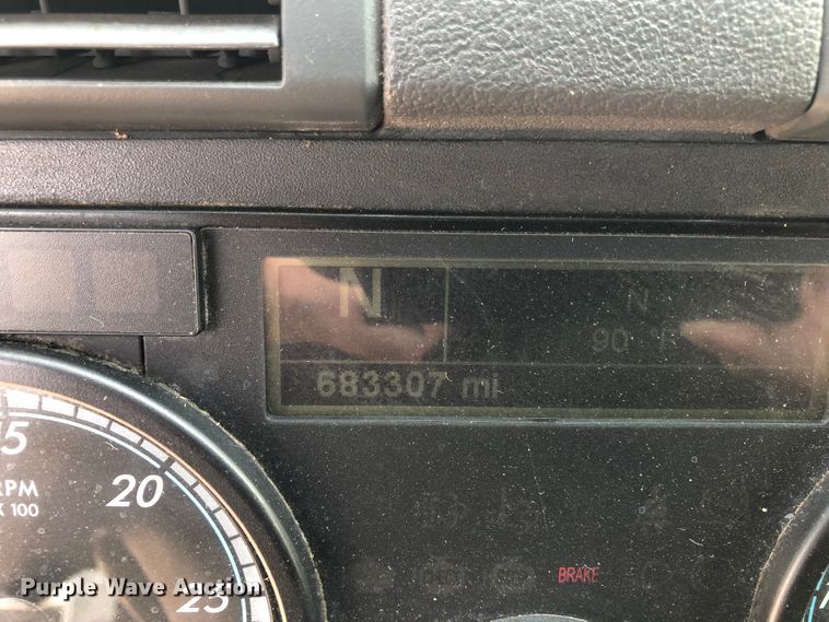 image for item DN2001 2015 Freightliner Cascadia 125  semi truck