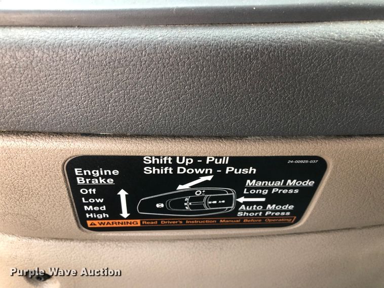 image for item DN2001 2015 Freightliner Cascadia 125  semi truck