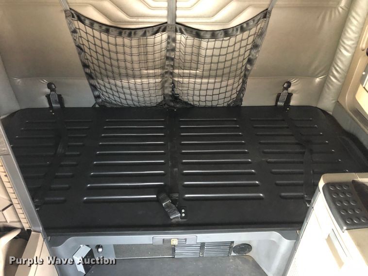 image for item DN2001 2015 Freightliner Cascadia 125  semi truck