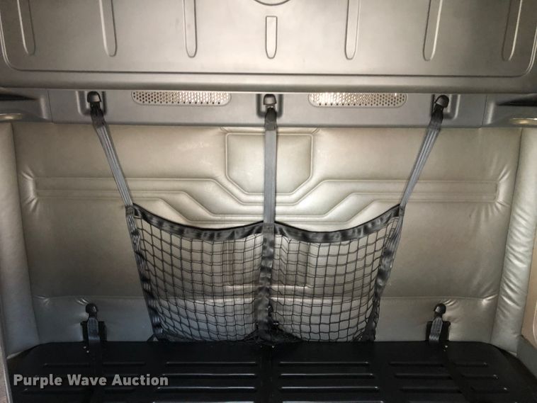 image for item DN2001 2015 Freightliner Cascadia 125  semi truck